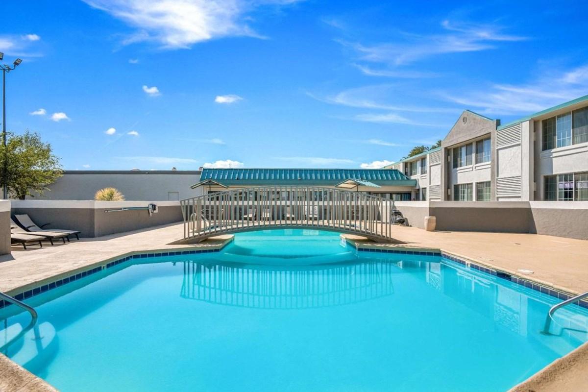La Quinta By Wyndham Sweetwater East Hotel Exterior photo